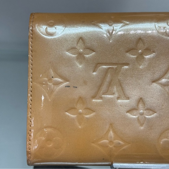**SOLD**Louis Vuitton Vernis Sarah Wallet - Picture 8 of 13